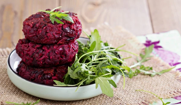 Изображение к статье: Вегетарианский формат: готовим свекольные, морковные и картофельные котлеты