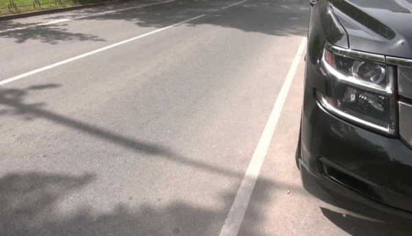 Изображение к статье: Сотрудники Минобороны ЛР бесцеремонно паркуются в неположенном месте