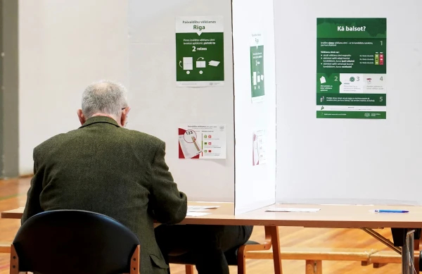 Изображение к статье: Кто-то пытается изобрести новый велосипед - глава Рижского избиркома