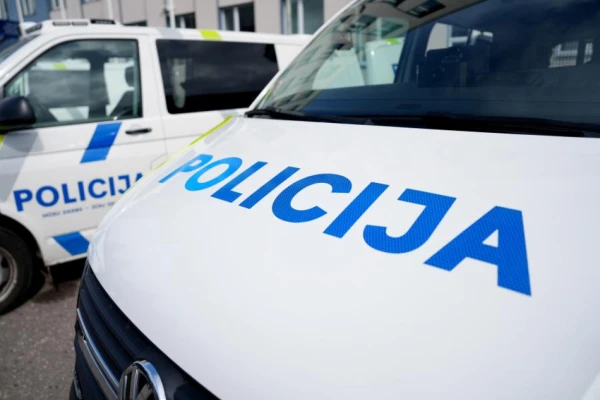 Изображение к статье: Госполиция задержала пьяного мужчину на угнанном автомобиле