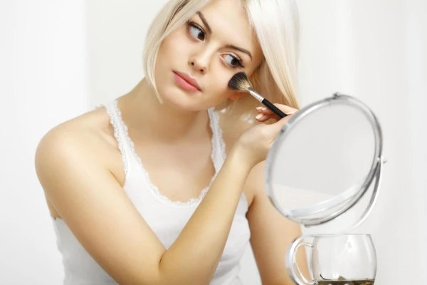 Изображение к статье: Контур, который делает лицо более свежим и подтянутым