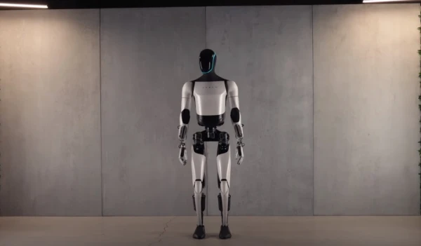 Изображение к статье: Руководитель разработки роботов Optimus покинул Tesla