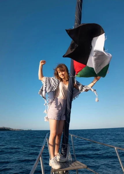 Израиль грозит потопить судно, на котором море бороздит Грета Тунберг