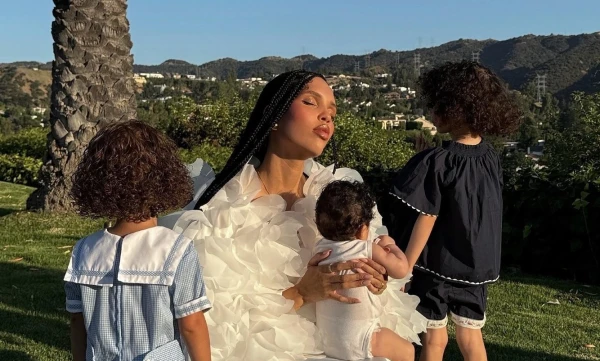 Изображение к статье: Она же мать!