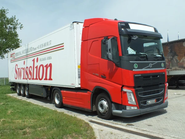 Изображение к статье: Международный автотранспорт в большой мере анонимный – может быть швейцарская фура с компанией сербского владельца.