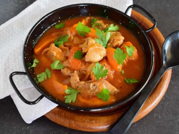 Изображение к статье: Изысканный вкус: курица с абрикосами и винным соусом