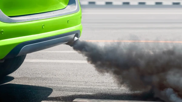 Изображение к статье: «Дымила как подбитый танк!»: можно ли убрать дизельные автомашины с улиц Риги?