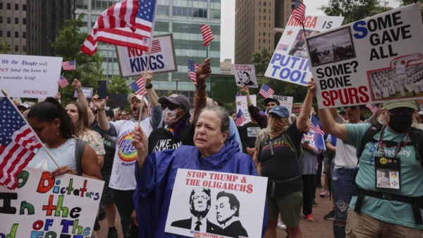 Изображение к статье: Чем больше протестов против хозяина Белого Дома, тем сильней поддержка его "ядерного" электората.