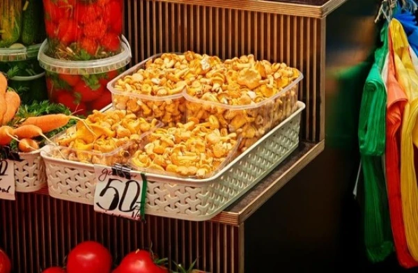 Изображение к статье: Золотые лисички! В соцсетях шокированы ценами на дары леса