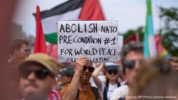 Изображение к статье: Левые активисты вышли на марш в Гааге против саммита НАТО