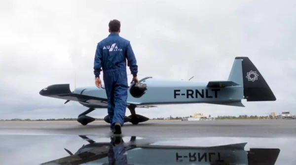 Изображение к статье: Сенсация Ле-Бурже - деревянный пилотажный самолет.