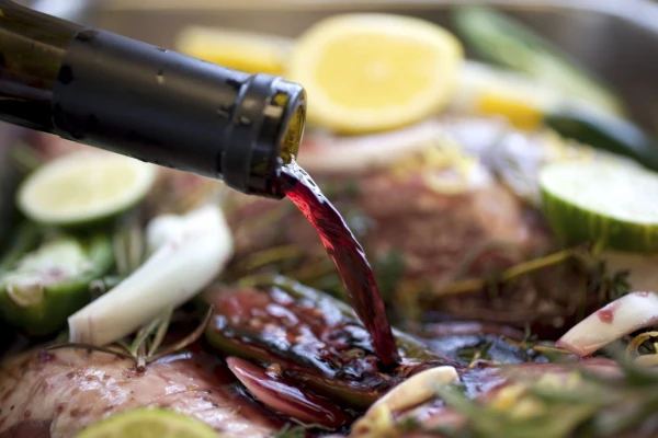 Изображение к статье: Не для бокала, а для вкуса: как мариновать в алкоголе мясо