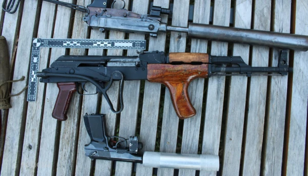 Изображение к статье: Полиция изъяла арсенал оружия у жителя Риги, включая противотанковую установку