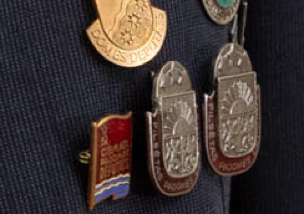 Изображение к статье: «Депутат сельсовета»: народный избранник явился на заседание думы с провокацией на груди