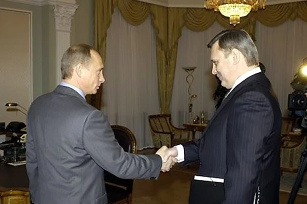 Изображение к статье: Когда-то они были близкими коллегами.