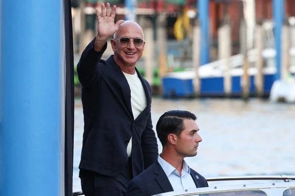 Изображение к статье: Стал известен подарок и новые детали о свадьбе Безоса и Санчес