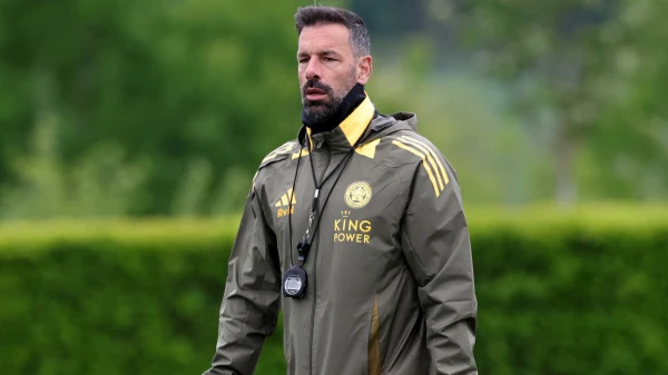 Изображение к статье: Рууд ван Нистелрой покинул пост главного тренера «Лестера»