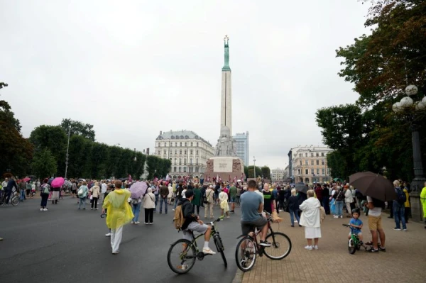 Изображение к статье: Около 100 человек собрались в Риге на митинг Шлесерса