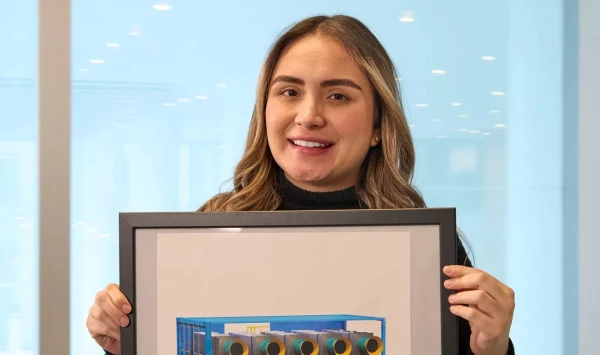 Изображение к статье: «Моё изобретение – это как гигантский пылесос, который захватывает объём воздуха, пропускает его через эту систему и разлагает все загрязнители в резервуаре».