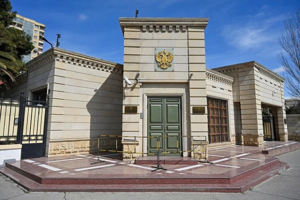 Изображение к статье: В Азербайджане призвали сжечь посольство России