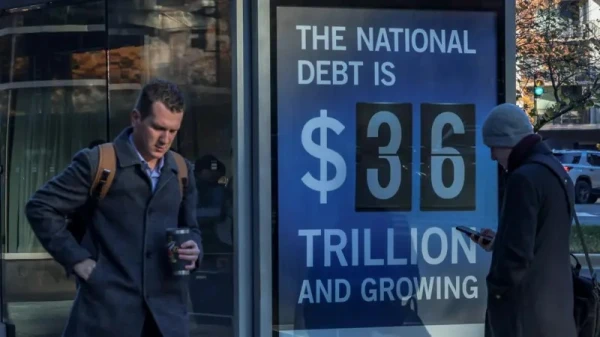 Изображение к статье: Американцы прямо на улице узнают, сколько должна их страна.