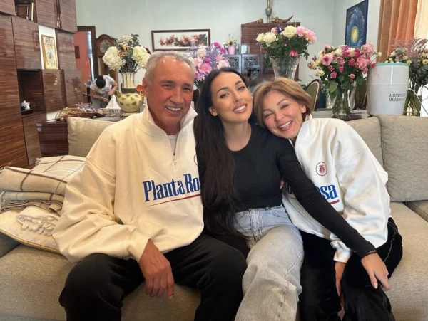 Изображение к статье: С дорогими родителями - как за каменной стеной.