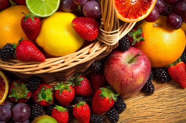 Изображение к статье: Можно ли обрабатывать фрукты антисептиком, если не получается их помыть?