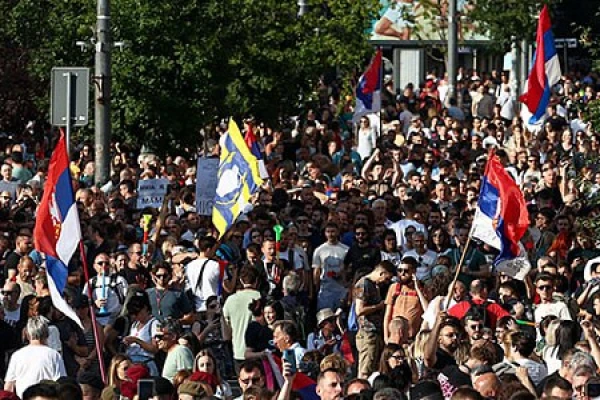 Изображение к статье: Протесты в Белграде и других городах делаются все более массовыми.