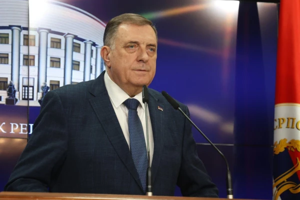 Изображение к статье: Босния отменила ордер на арест лидера сербов Додика