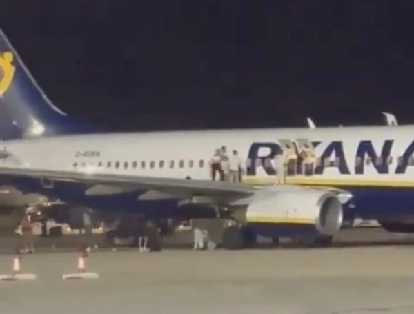 Паника в аэропорту Майорки: при эвакуации из самолёта Ryanair пострадали 18 человек