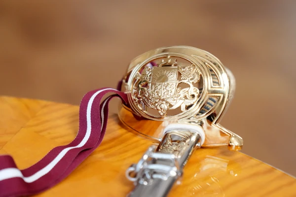 Изображение к статье: Решился вопрос с парадными саблями. Их все же купят?