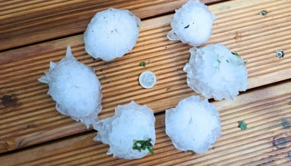 В Латвии зафиксирован рекордный по размеру град