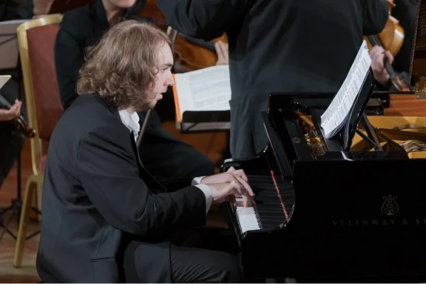 Изображение к статье: Господин Гуцериев заставил говорить о себе музыкальную общественность.