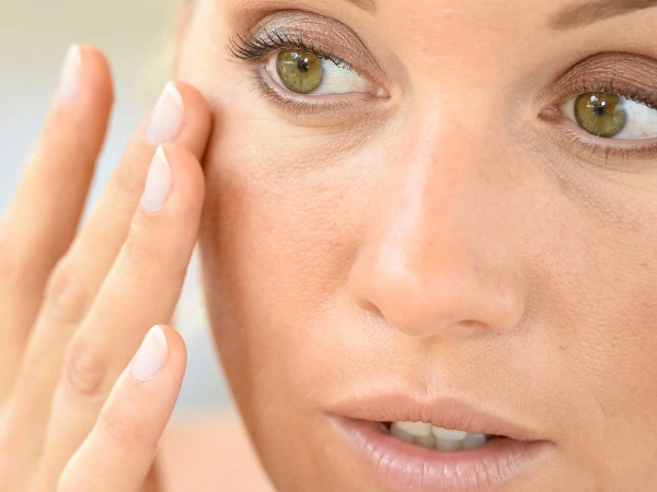 Изображение к статье: Как убрать мешки под глазами: 4 быстро работающих способа