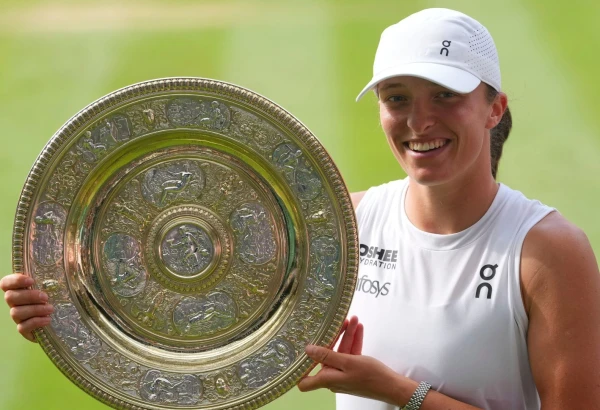 Изображение к статье: Почему победительницам «Уимблдона» дают тарелку?