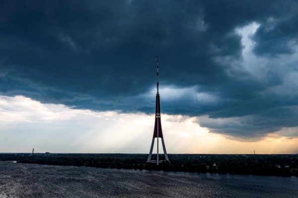 Изображение к статье: В Риге начинается страшная гроза, где же президентское уведомление?