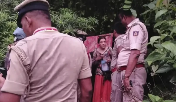 Изображение к статье: Стражи порядка явились к Нине, общающейся с природой.