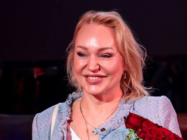 Изображение к статье: В Алле чувствуется задоринка зрелой женщины.