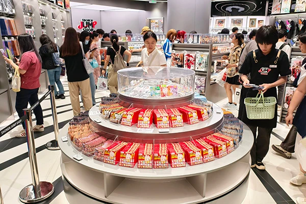 Изображение к статье: Шопинг стал национальной идеей Поднебесной.