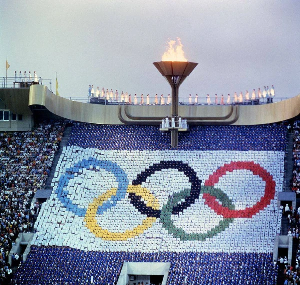 Изображение к статье: Факел Олимпиады в Лужниках.