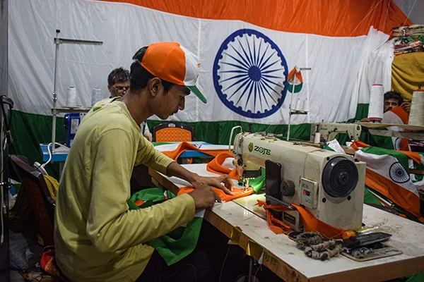 Изображение к статье: Трудовые индусы хорошо вырабатывают ВВП.