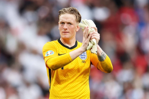 Изображение к статье: Основной вратарь сборной Англии продлит контракт с «Эвертоном»