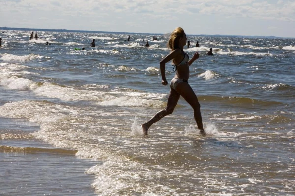 Изображение к статье: Опасные отбойные течения в море  незаметны. Как их распознать?