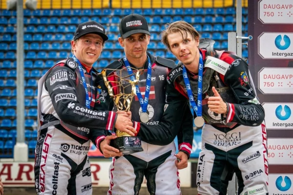 Изображение к статье: Латвийские гонщики Лебедев и Костыгов завоевали серебро на чемпионате Европы по спидвею