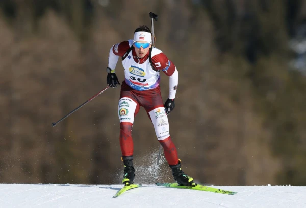 Изображение к статье: Тренера наказали за то, что он сломал палец лучшему биатлонисту Латвии