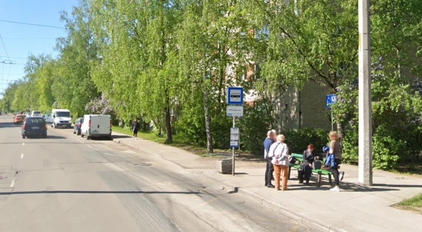 Изображение к статье: Остановка в Риге на улице Прушу, 17.