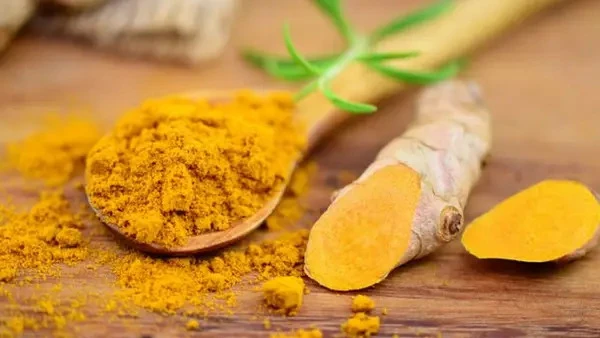 Изображение к статье: Врачи предупреждают: когда куркума может быть опасной