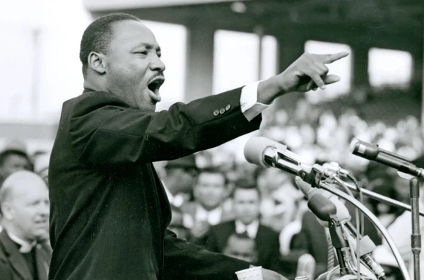 Изображение к статье: Интересно, на чьей стороне в сегодняшней Америке был бы проповедник.