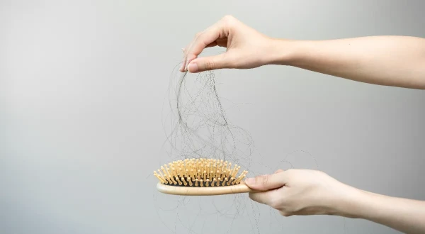 Изображение к статье: Эксперт назвала продукт, который поможет остановить выпадение волос во время менопаузы