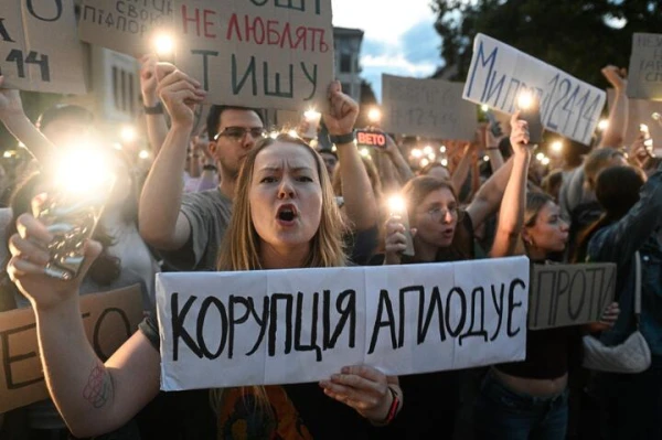 Изображение к статье: Подписанный Зеленским закон стал толчком к протестам на Украине